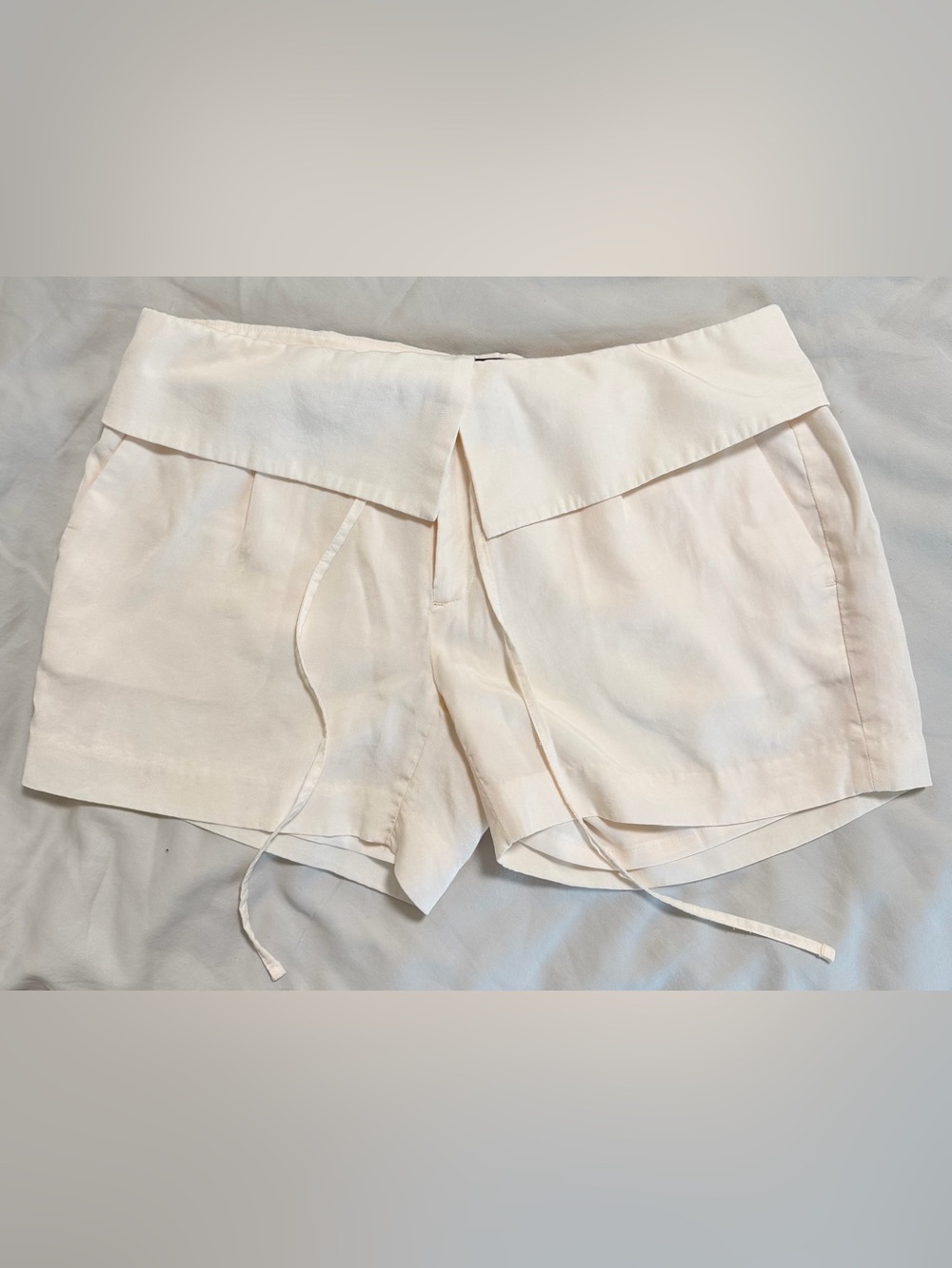 Banana Republic Ivory Cream Tencel Foldover Tie Waist Shorts Size 4